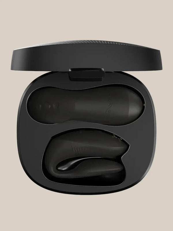 The sleek, discreet travel and charging case for the Satin Black Chorus Pro for Noirette customers.