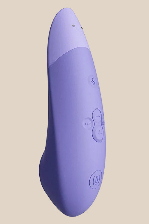 The ergonomic curved shape of the Lilac Womanizer Enhance for easy use.