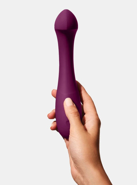 Holding the Plum Dame Arc to demonstrate size and sleek design at Noirette.