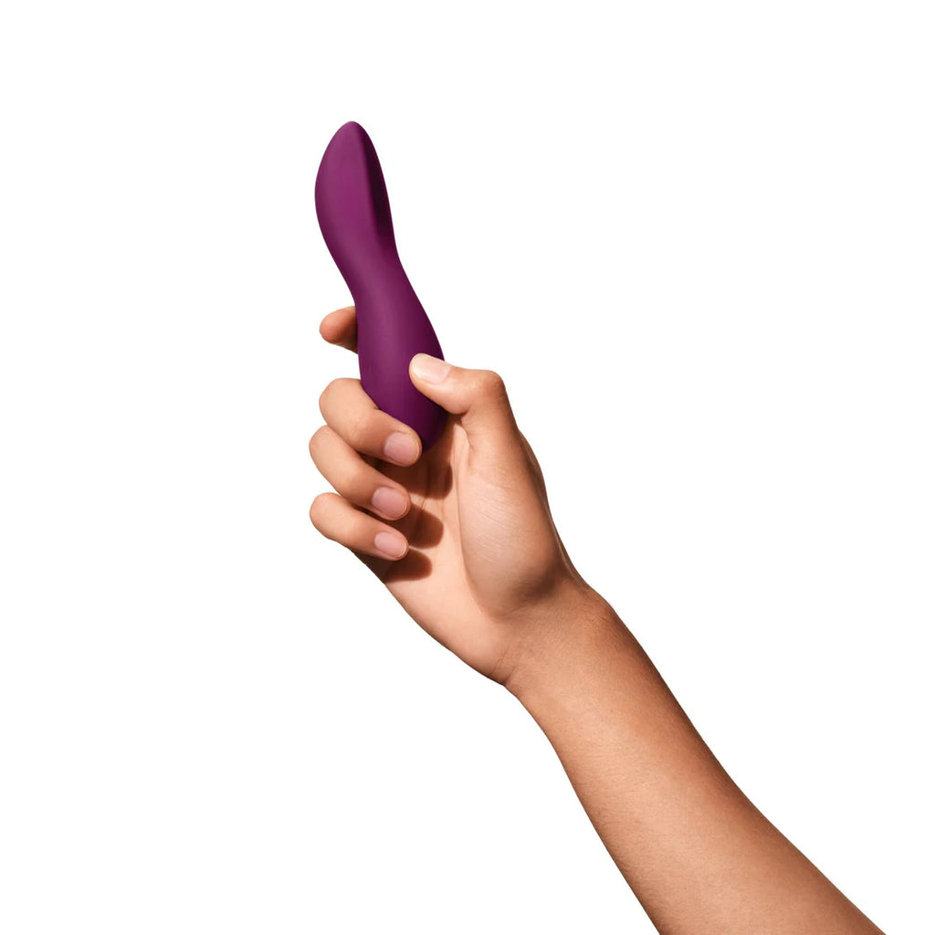 Handheld view of the Plum Dame Dip 2.0 at Noirette for scale and grip reference.